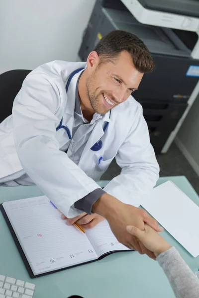 Doctor handshake with a patient — Stock Photo, Image