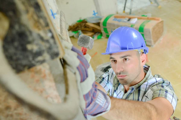 Hit the wall and man — Stock Photo, Image