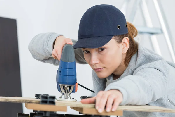 Hacer mejoras y trabajos en interiores — Foto de Stock