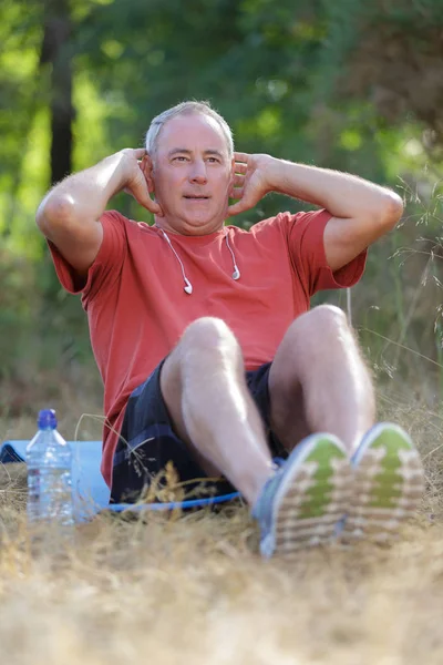 Mogen Löpare Redo För Hans Morgon Övningar — Stockfoto