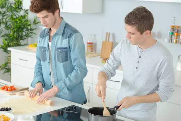 Young Men Cooking Kitchen — Stock Photo, Image