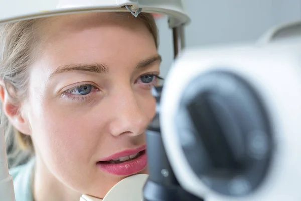 Patient Having Eye Examination — Stock Photo, Image