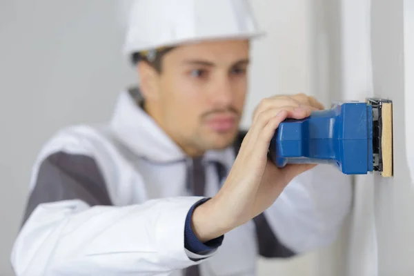 Young Builder Hardhat Sanding Wall Indoors — Stock Photo, Image