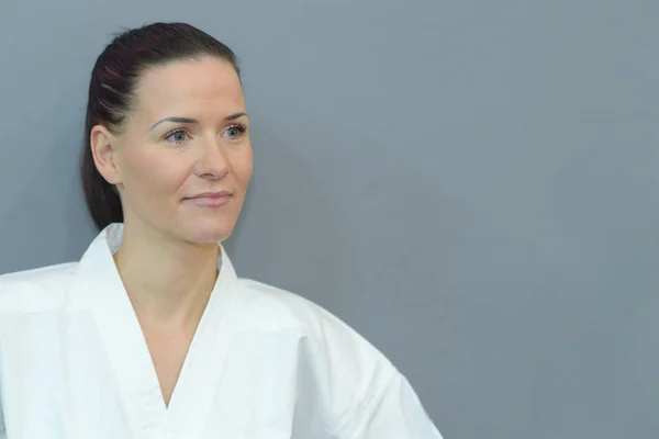 Porträt Einer Kämpferin Die Karate Spielt — Stockfoto