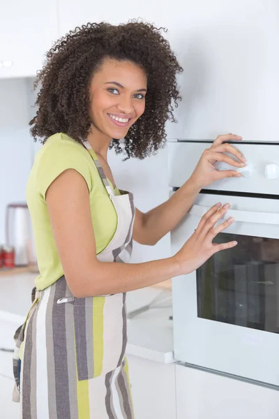 Jovem Lado Forno — Fotografia de Stock