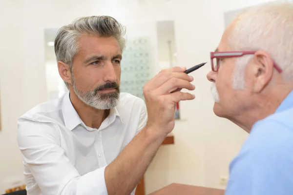 Göz Kontrol Göz Doktoruna Kadar Kıdemli Kliniği — Stok fotoğraf