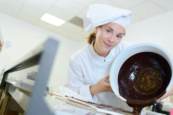 Szakadó Olvasztott Csokoládét Karimátlan Kis Női Kalap — Stock Fotó