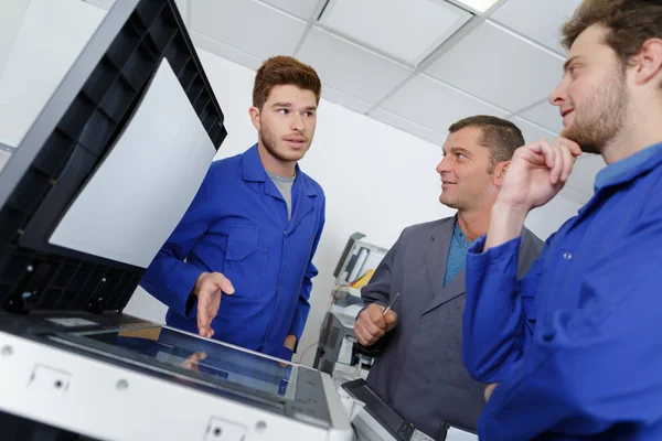 Young Male Technicians Repairing Digital Photocopier Machine — Stock Photo, Image