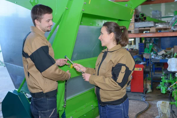 Dos Trabajador Teniendo Una Risa —  Fotos de Stock