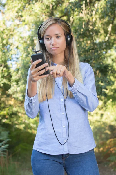 Chica Poniendo Caminar Lista Reproducción —  Fotos de Stock