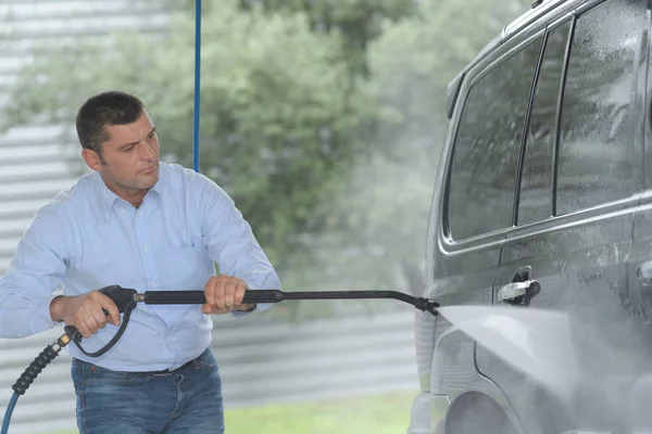 Hombre Maduro Lavando 4X4 Estación — Foto de Stock