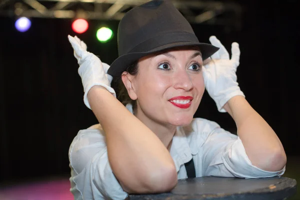 MIME-artiest op het podium — Stockfoto