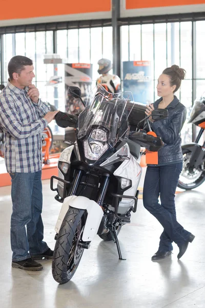 Motorcykel butiken och motorcykel — Stockfoto
