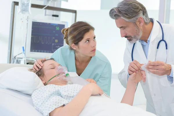 Médico Enfermeiro Com Paciente Hospital — Fotografia de Stock