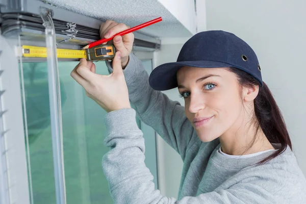 Female Worker Using Tape Measure Window Construction Site — Stock Photo, Image