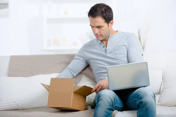 Young Man Laptop Computer Opening Parcel Box — Stock Photo, Image