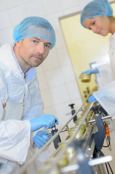 Canning Factory Man — Stock Photo, Image