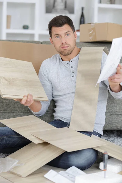 Frustrated Man Reading Instruction Putting Together Self Assembly Furniture — Stock Photo, Image