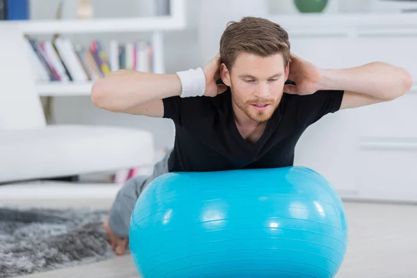 Spor Adam Egzersiz Pilates Topuyla — Stok fotoğraf
