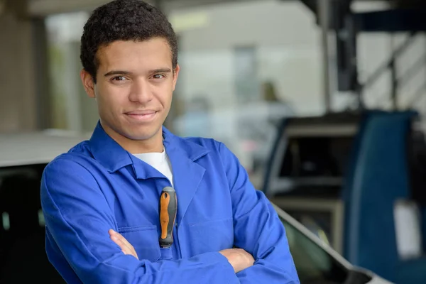 Porträtt Manlig Bil Mekaniker Står Verkstaden — Stockfoto