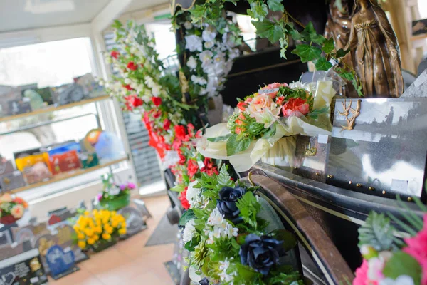 Shop with funeral flowers — Stock Photo, Image