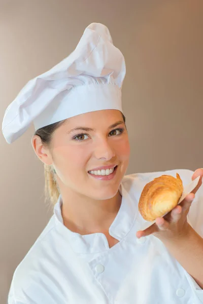 Jonge Vrouwelijke Baker Schort — Stockfoto