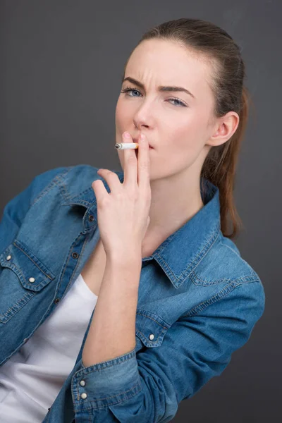 Young Smoker — Stock Photo, Image