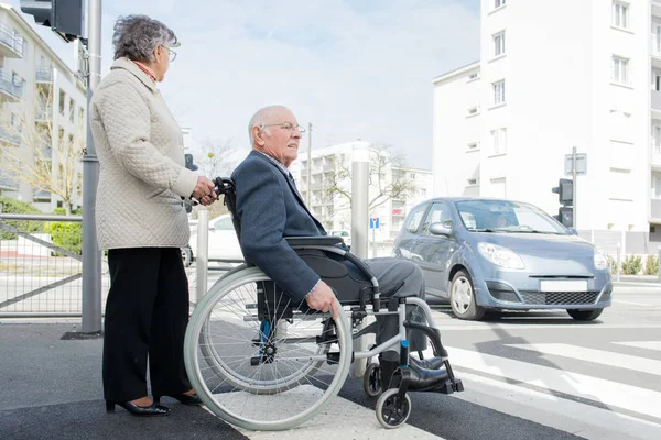 Homme Âgé Riche Fauteuil Roulant Avec Femme Retraite — Photo