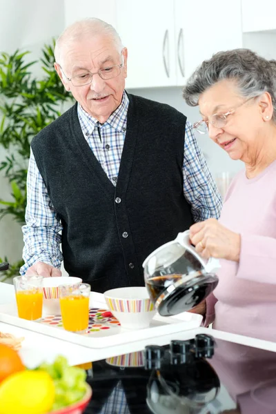 Casal Velho Tomando Café Manhã Casa — Fotografia de Stock