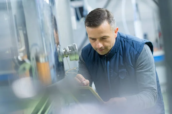 Maintenance Worker Writing Clipboard Brewery — Stock Photo, Image