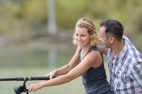 Man Vrouw Vliegvissen Rivier — Stockfoto