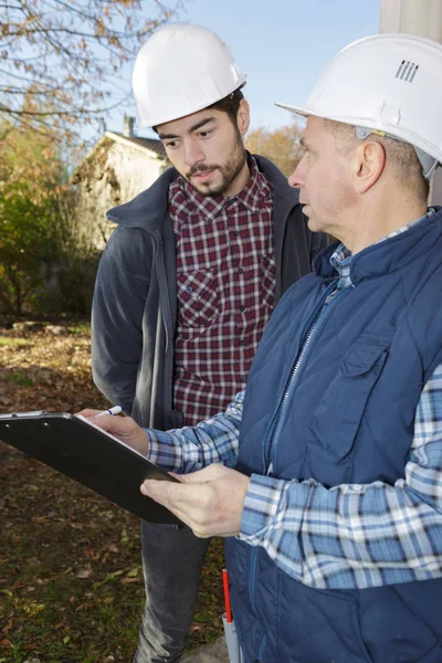 Jeune Homme Apprenti Avec Professeur Extérieur — Photo