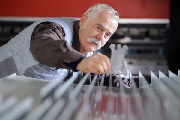 Senior Worker Checking Sheets Metal — Stock Photo, Image