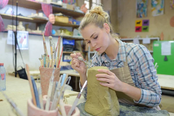 Artista Trabajando Con Arcilla — Foto de Stock