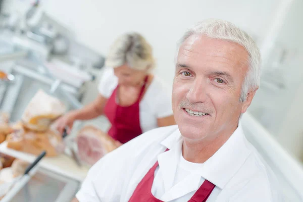 Slaktaren Tittar Kameran — Stockfoto