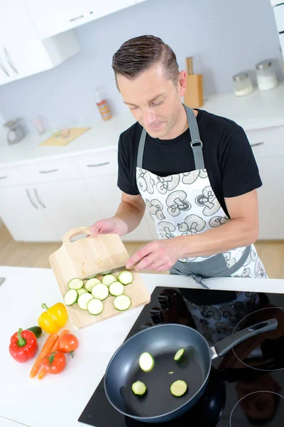 Man Cooking Home Kitchen — Stock Photo, Image