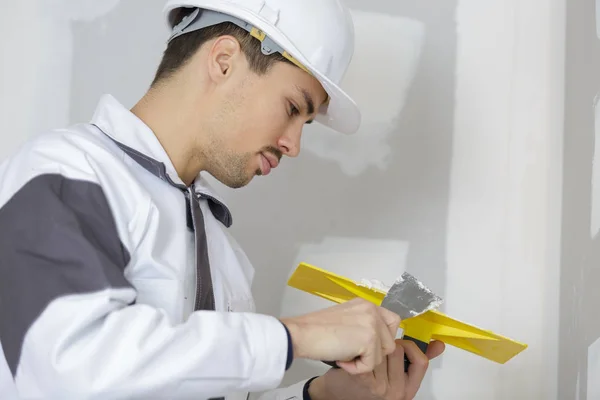 Mixing the filler and plasterer — Stock Photo, Image