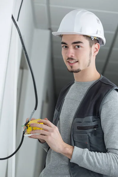 Lijn mens poseren en werk — Stockfoto