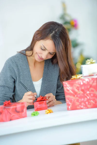 Writing a note and dedication — Stock Photo, Image