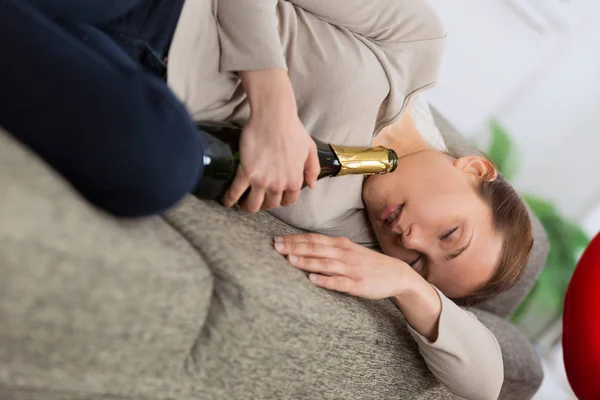 Woman asleep and drunk — Stock Photo, Image