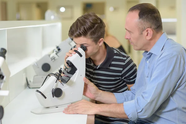 Scientist guiding an enthusiast — Stock Photo, Image