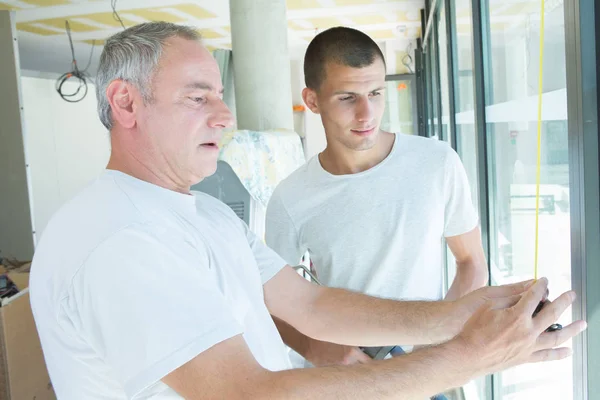 Glazier and his apprentice — Stock Photo, Image