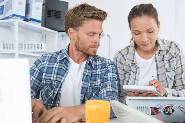 Escribir los pasos y el trabajo —  Fotos de Stock