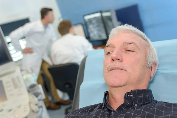 Patient having a health examination — Stock Photo, Image