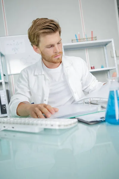 Young scientist computer lab — Stock Photo, Image