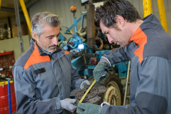 Mechanik Messteil und Mechaniker — Stockfoto