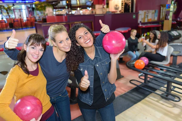 Fun at the bowling center — Stock Photo, Image