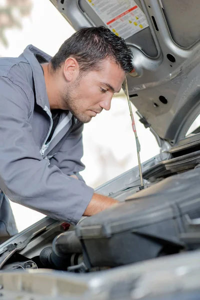 Riparazione meccanica di un motore — Foto Stock