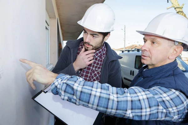 Pointing at the wall surface — Stock Photo, Image