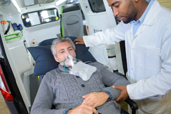 患者の呼吸マスク — ストック写真